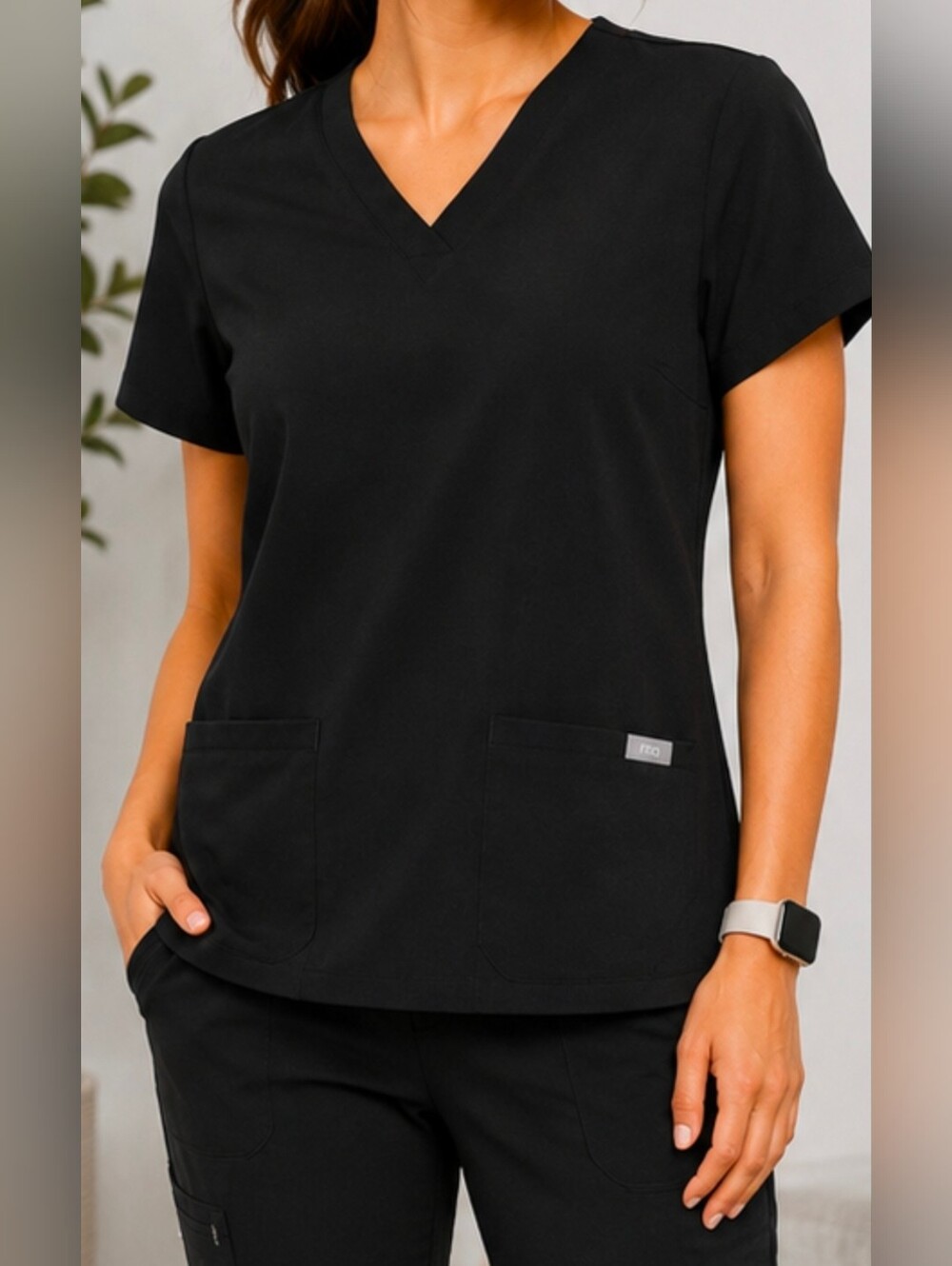 FIGS Technical Collection Black V-Neck Scrub Top Women’s Large L 2 Pocket